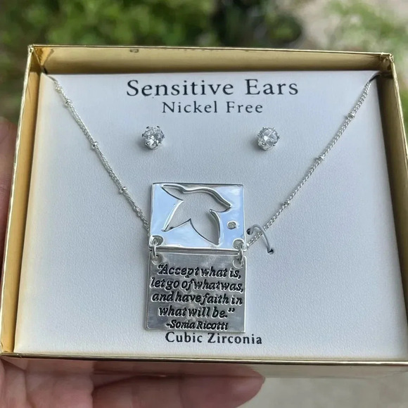 Cubic Zirconia Pigeon Necklace set - Picture 4 of 6